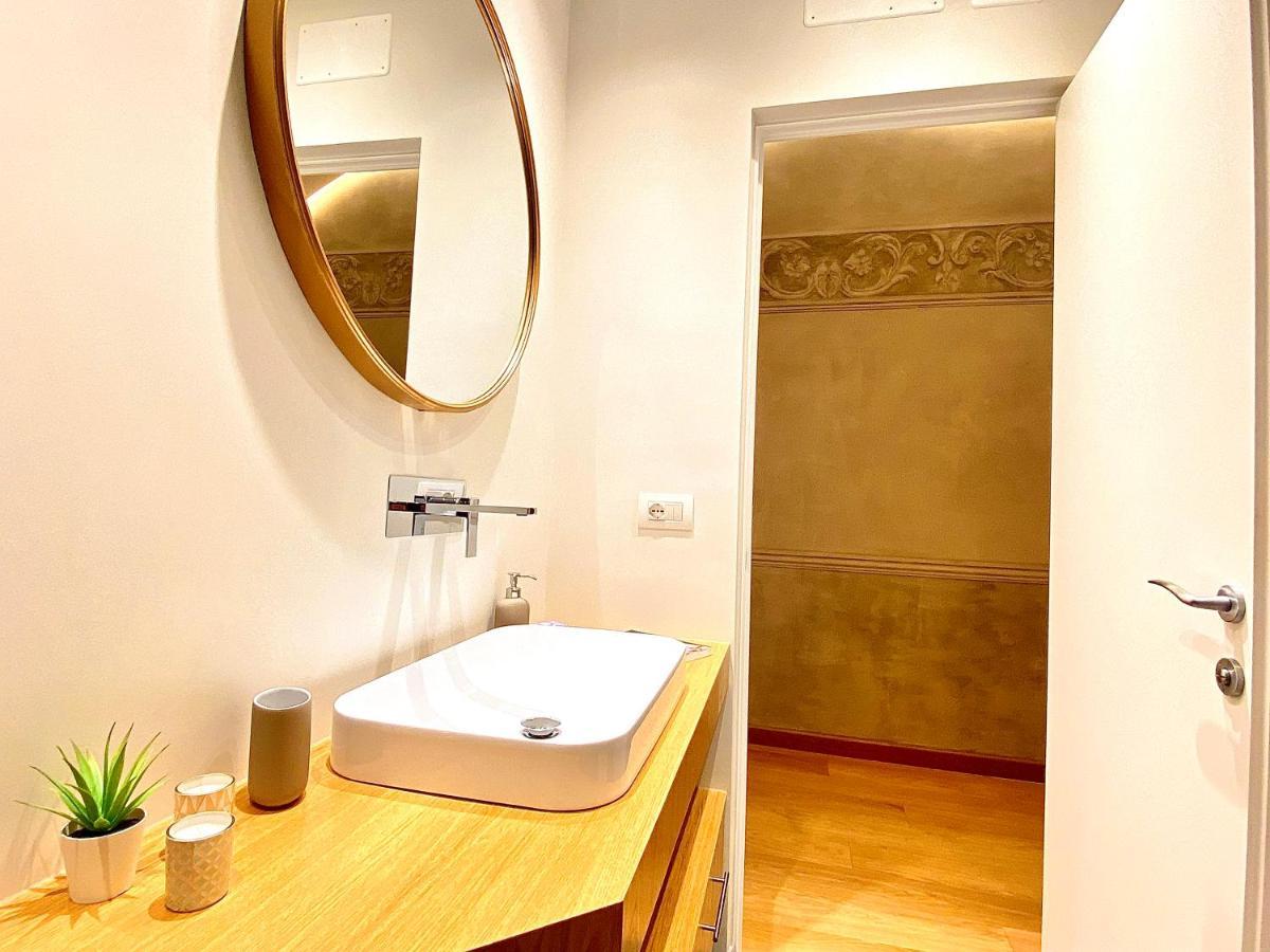Amazing San Lorenzo 19, Rolli Palace Unesco - Stunning View Overlooking The Cathedral - Free Private Parking-