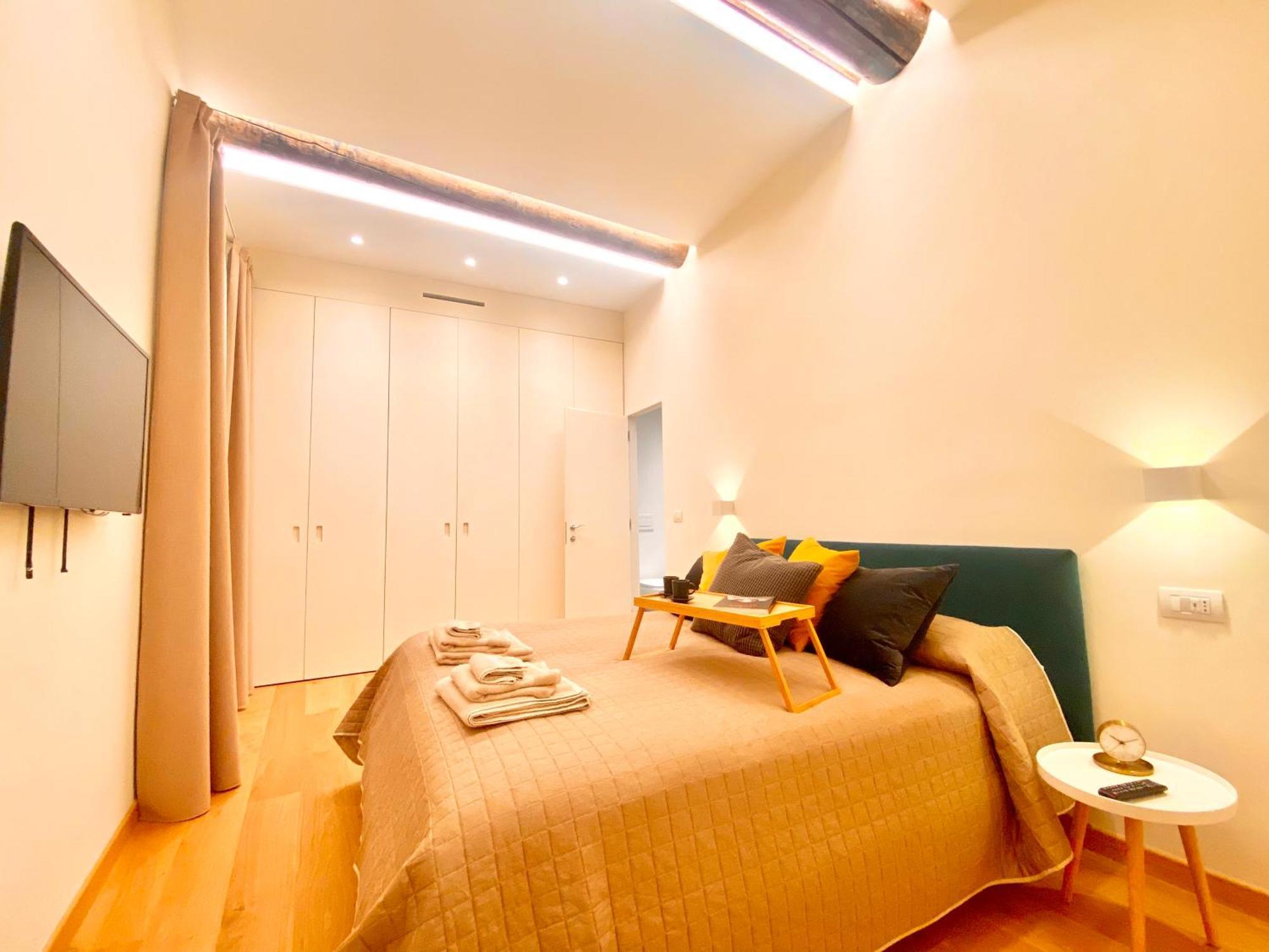 Amazing San Lorenzo 19, Rolli Palace Unesco - Stunning View Overlooking The Cathedral - Free Private Parking- Apartment *